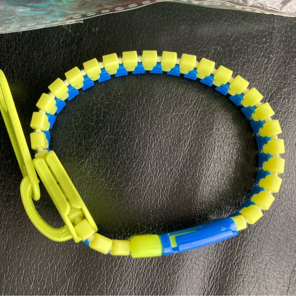 Girl’s bracelet, zipper style, new and cleaned. - Picture 5 of 7